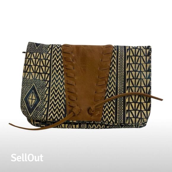 Women's Geometric Print clutch Bag Navy Cream - Picture 1 of 3